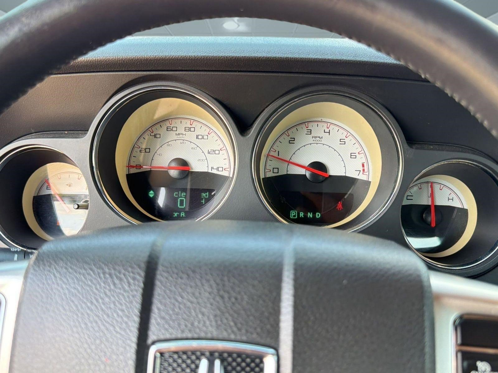 Used 2014 Dodge Challenger SXT RWD image 17