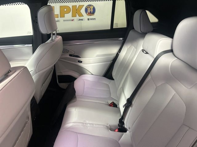 Used 2025 Jeep Wagoneer S Limited AWD/4WD image 26