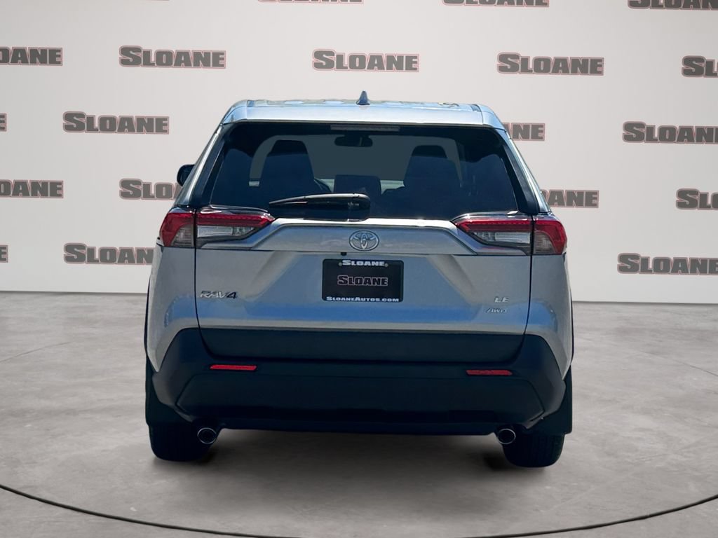 Used 2023 Toyota RAV4 LE AWD/4WD image 4
