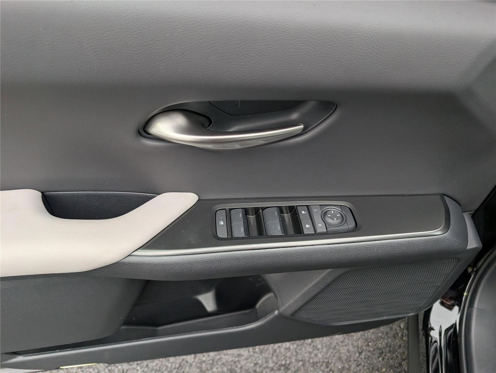 New 2025 Lexus UX 300h AWD image 15