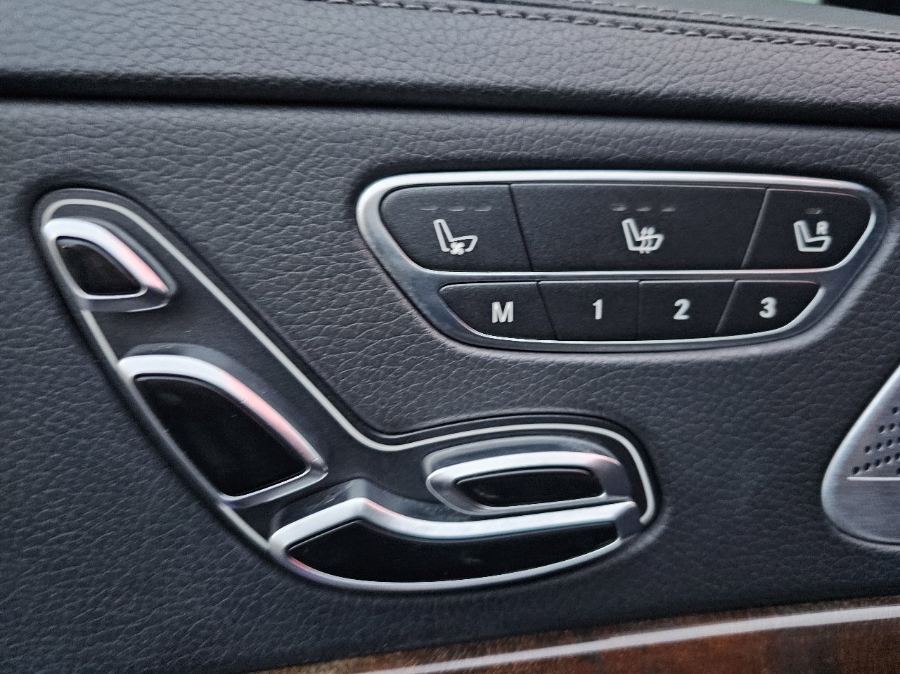 Used 2014 Mercedes-Benz S 550 Sedan image 23