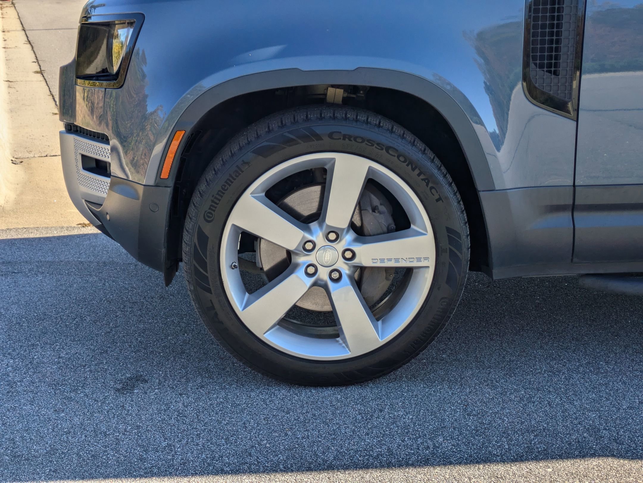 Used 2020 Land Rover Defender 110 SE image 34