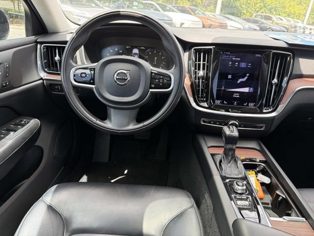 Used 2021 Volvo S60 T5 Momentum w/ Premium Package FWD image 22