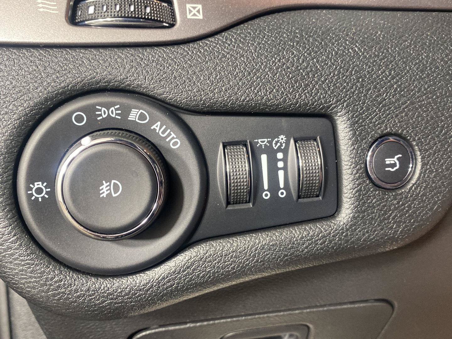 Used 2022 Jeep Cherokee Limited AWD/4WD image 20