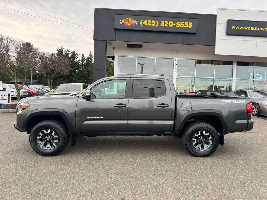 Used 2018 Toyota Tacoma TRD Off-Road w/ Technology Package image 3