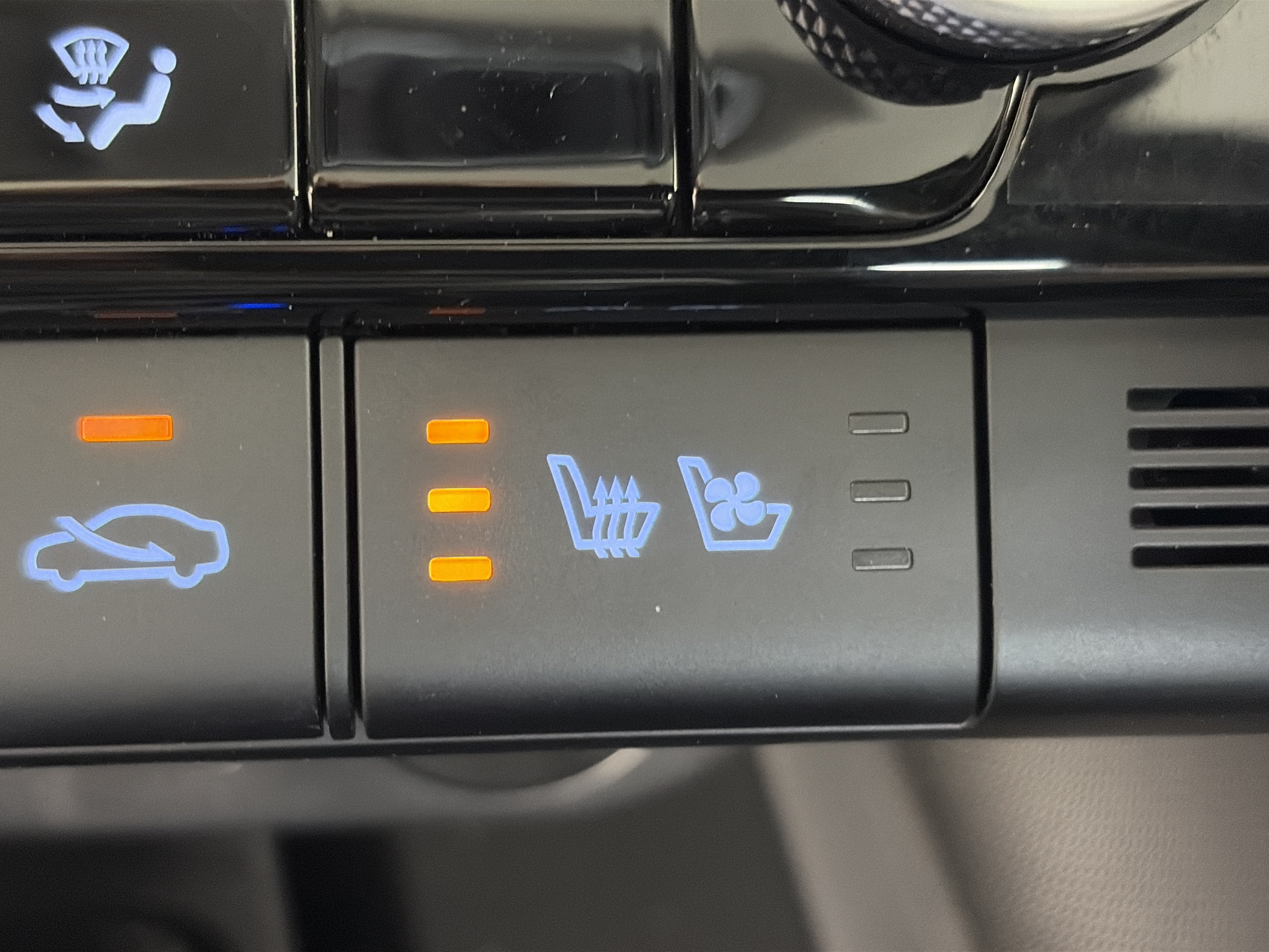 New 2025 Hyundai Elantra Limited FWD image 29
