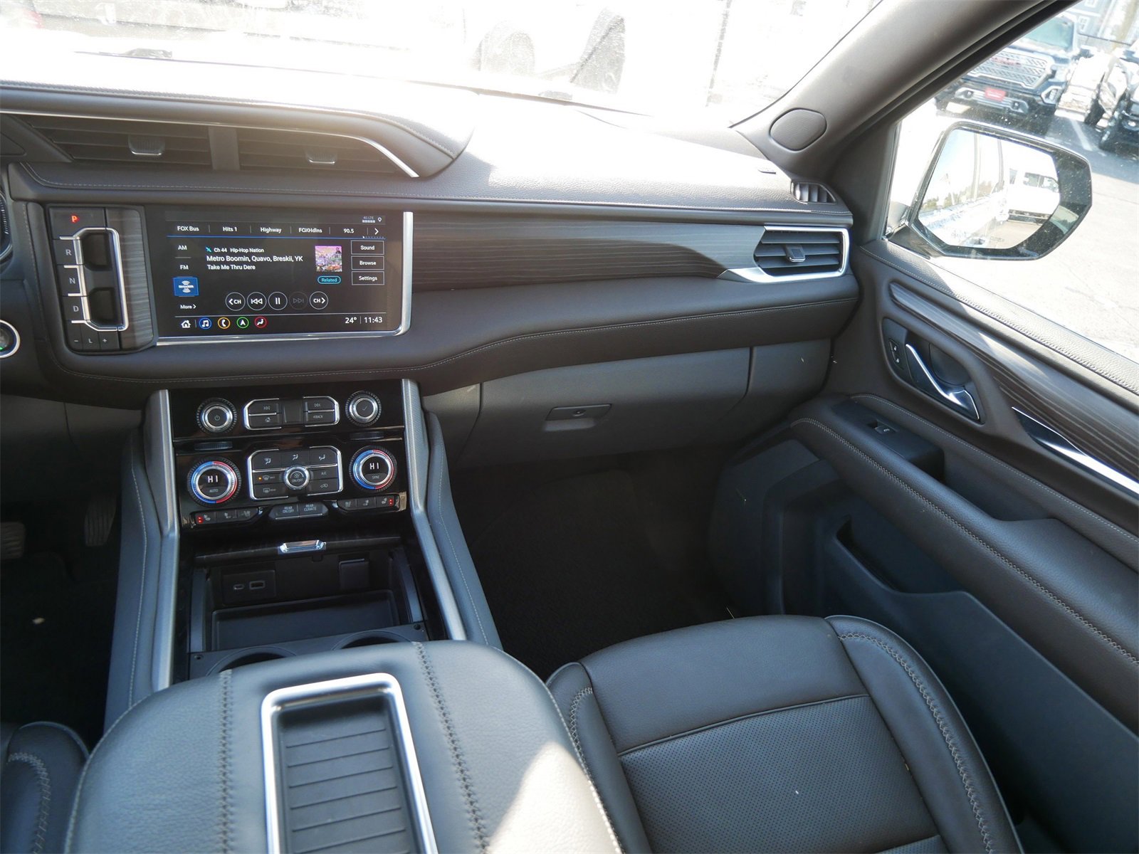 Used 2021 GMC Yukon Denali w/ Denali Premium Package image 12