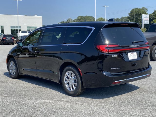 New 2026 Chrysler Pacifica Select image 6