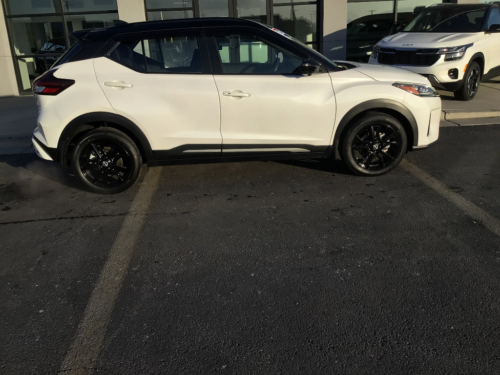 Used 2023 Nissan Kicks SR image 6