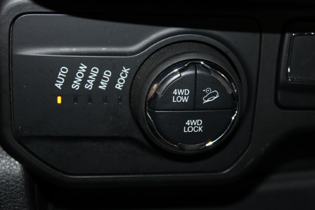 Used 2018 Jeep Renegade Trailhawk AWD/4WD image 39