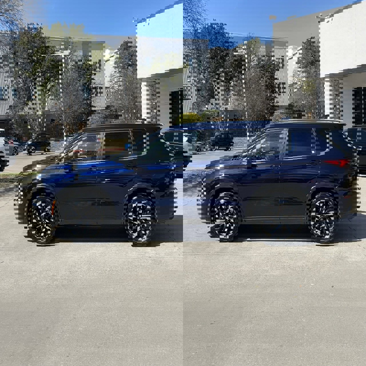 Used 2024 Mitsubishi Outlander SE image 3