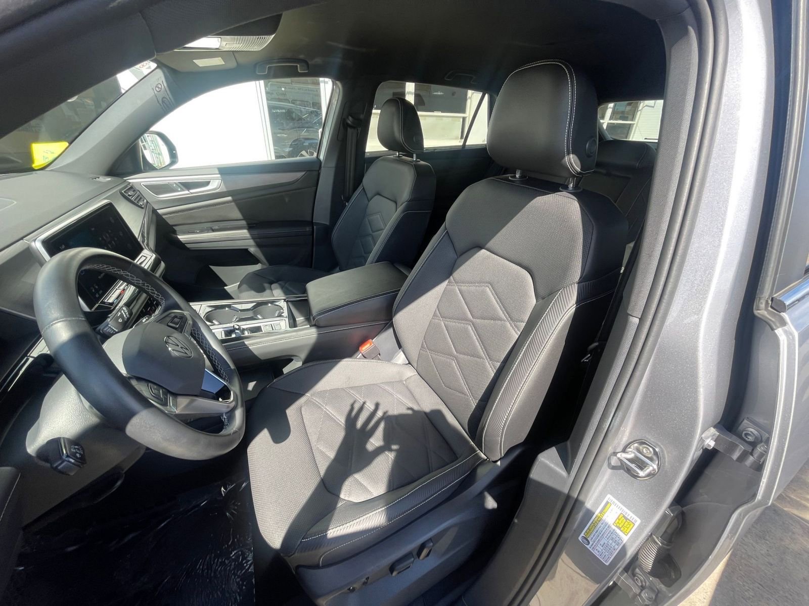 Used 2025 Volkswagen Atlas Cross Sport SE image 36