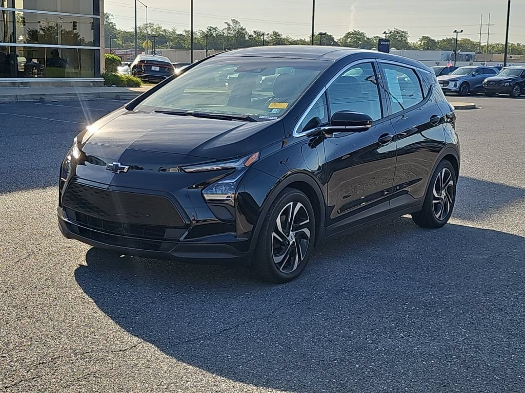 Used 2023 Chevrolet Bolt LT w/ Infotainment Package FWD image 16