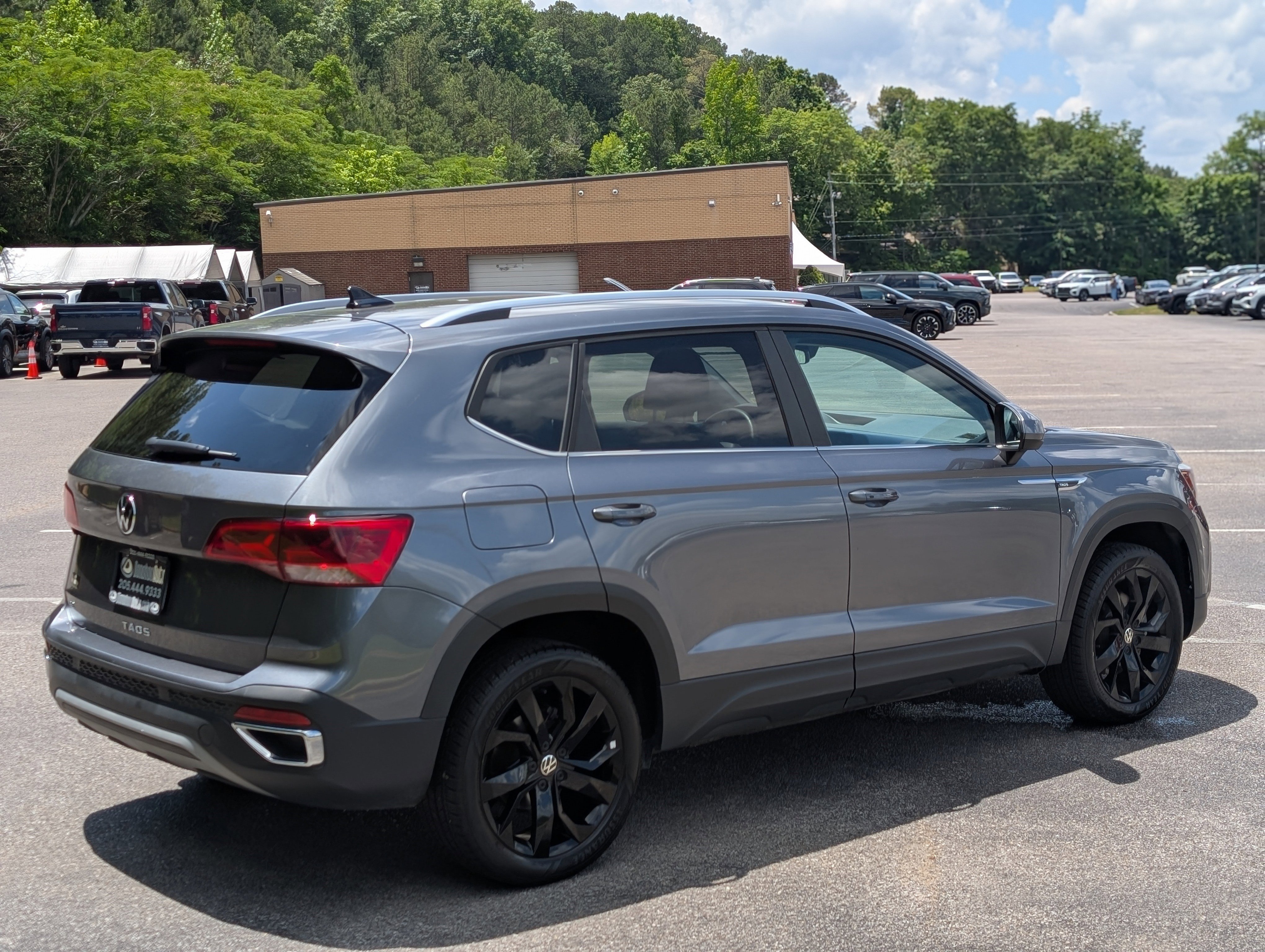 Used 2023 Volkswagen Taos SE FWD image 9
