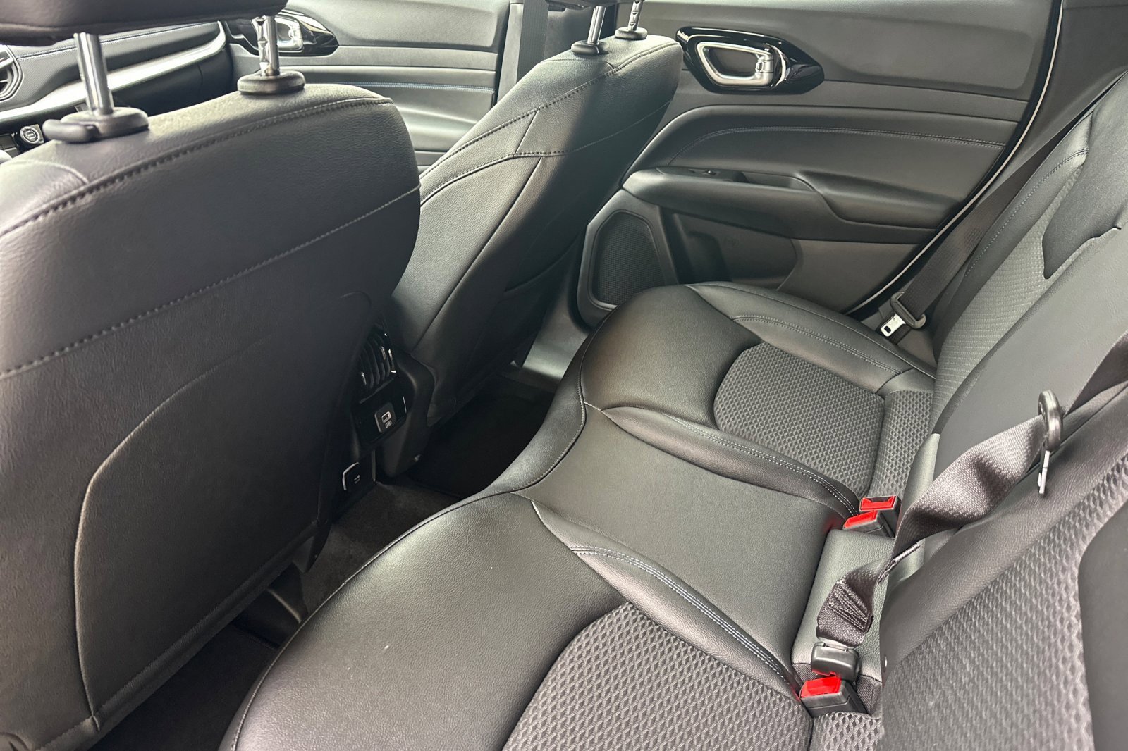New 2026 Jeep Compass Latitude image 13