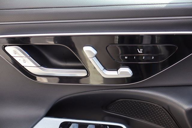 Used 2025 Mercedes-Benz E 350 4MATIC Sedan image 11