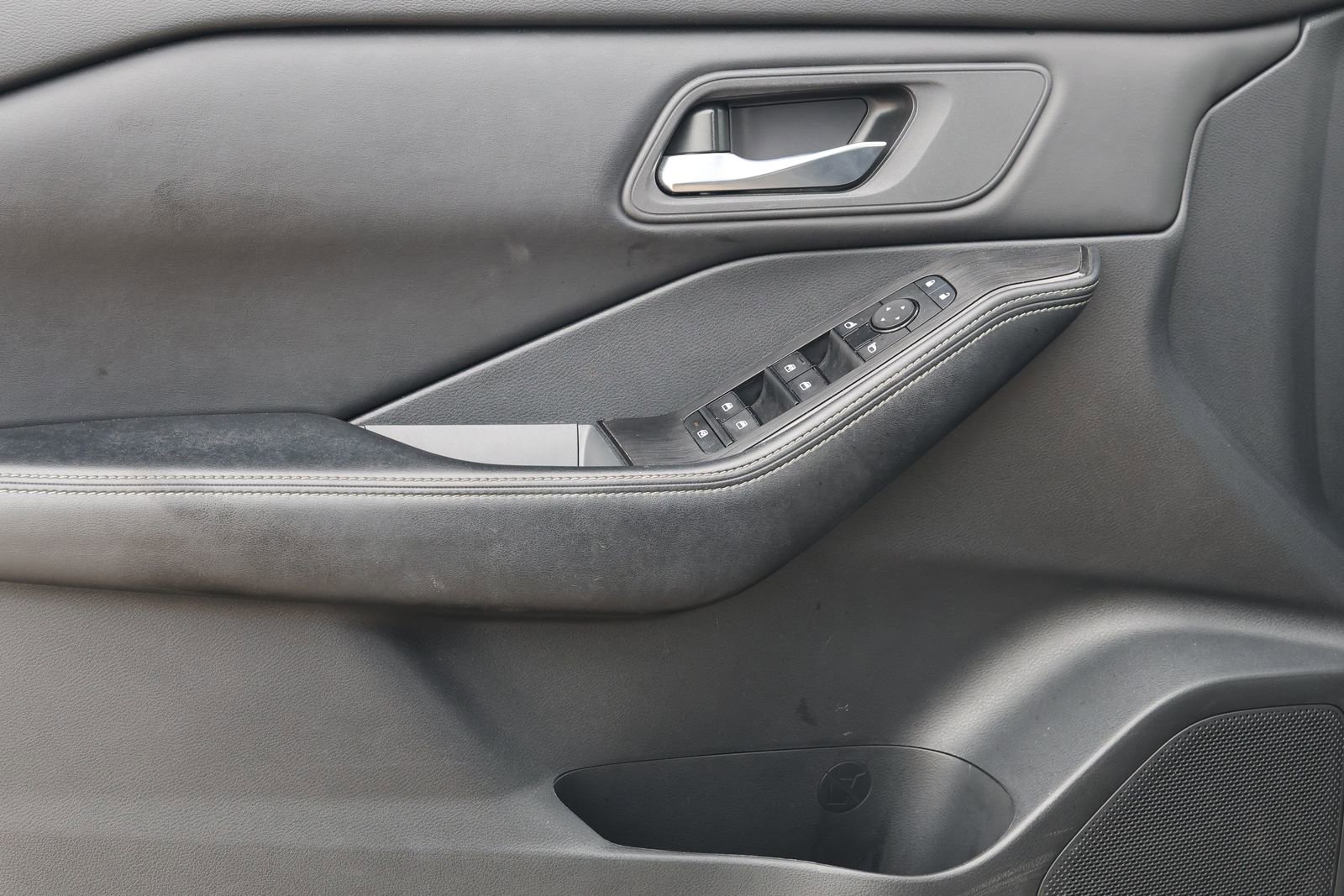 Used 2024 Nissan Rogue SV image 26