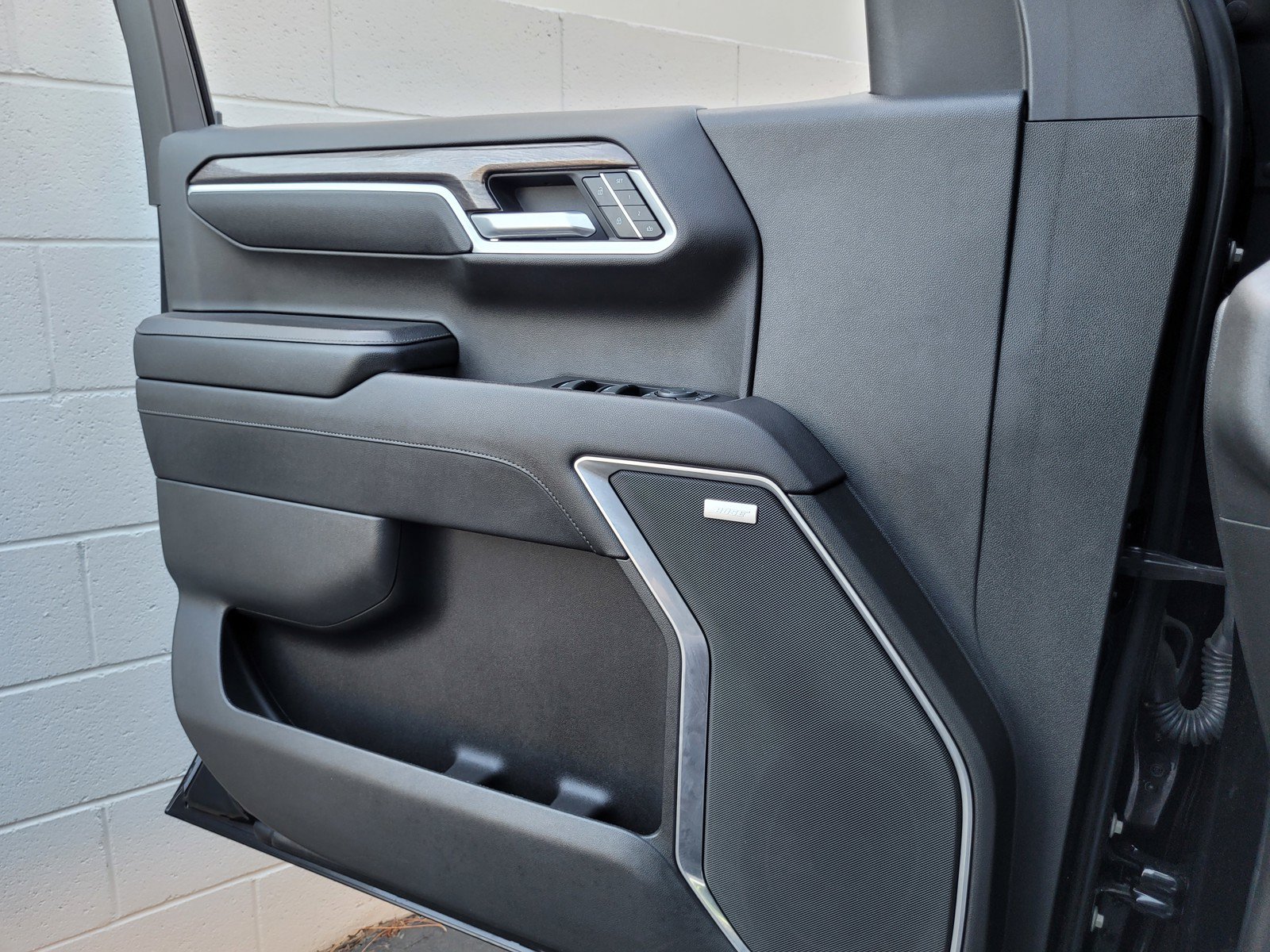 Used 2023 Chevrolet Silverado 1500 LTZ w/ LTZ Convenience Package II RWD image 24