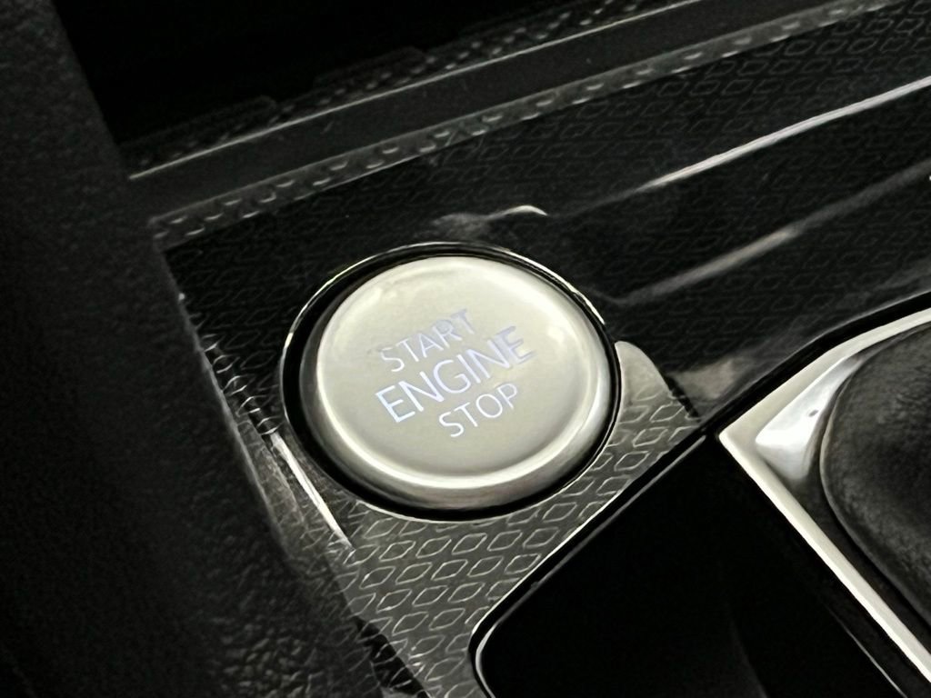 New 2025 Volkswagen Taos SE image 14