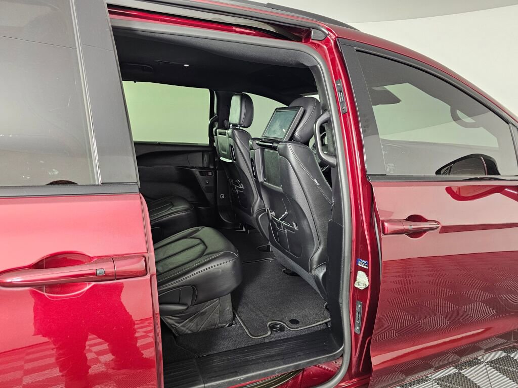 Used 2021 Chrysler Pacifica Touring-L w/ Uconnect Theater Family Group AWD/4WD image 35