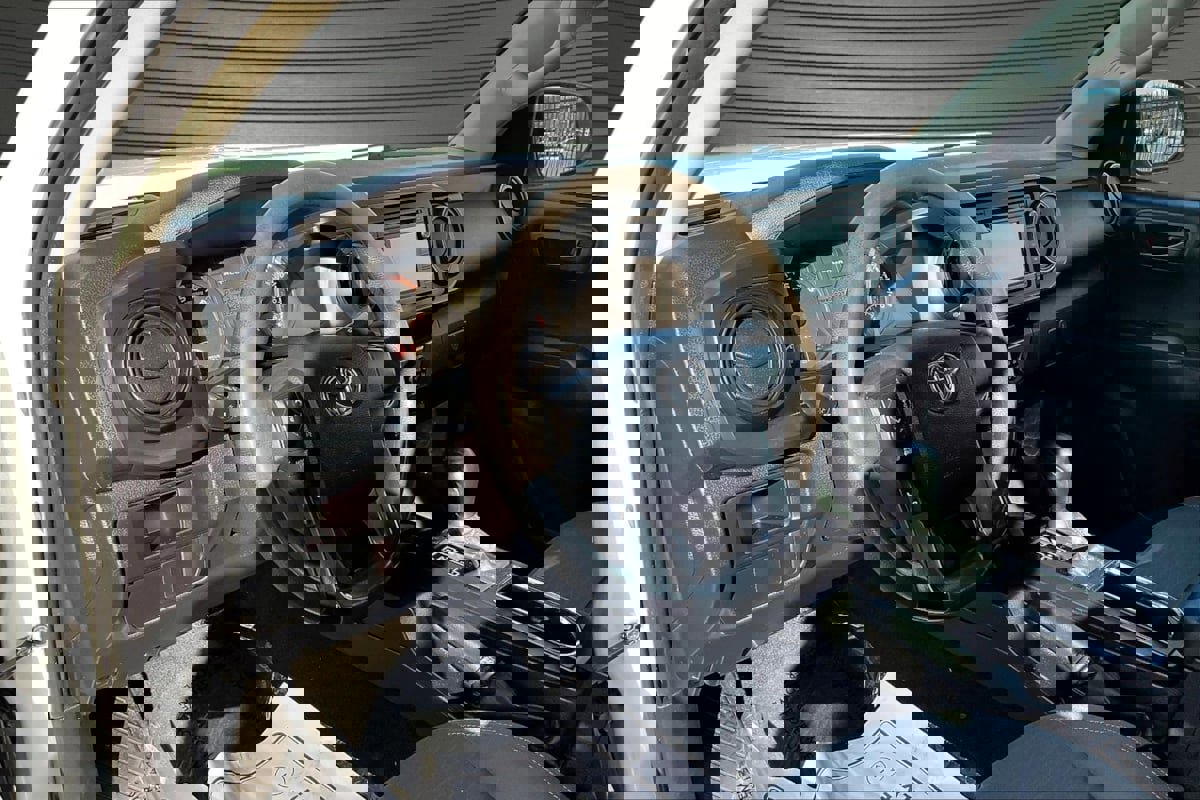 Used 2016 Toyota Tacoma SR image 16