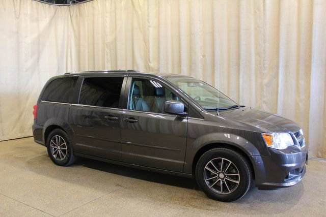 Used 2017 Dodge Grand Caravan SXT image 2