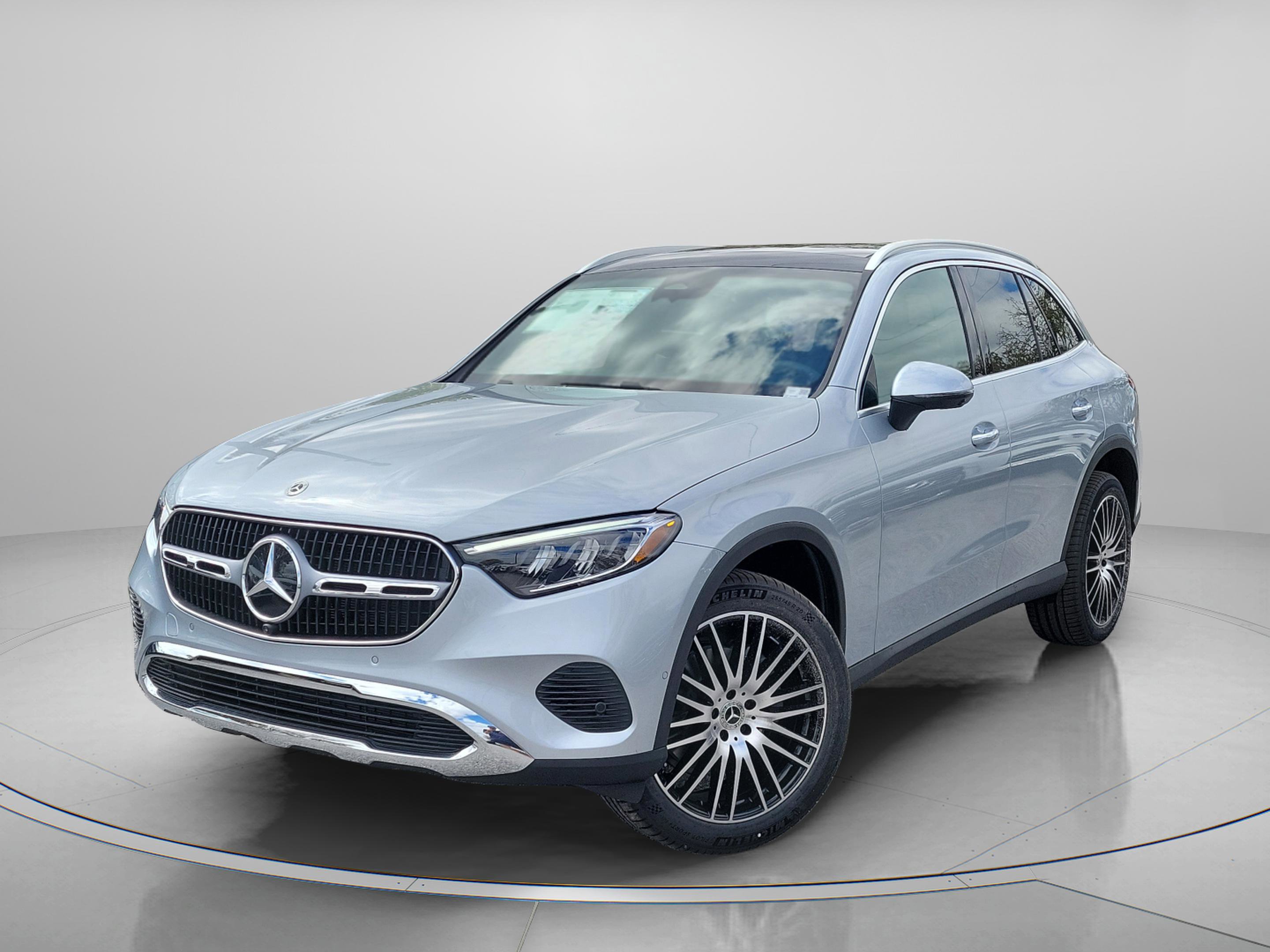Used 2026 Mercedes-Benz GLC 300 image 2