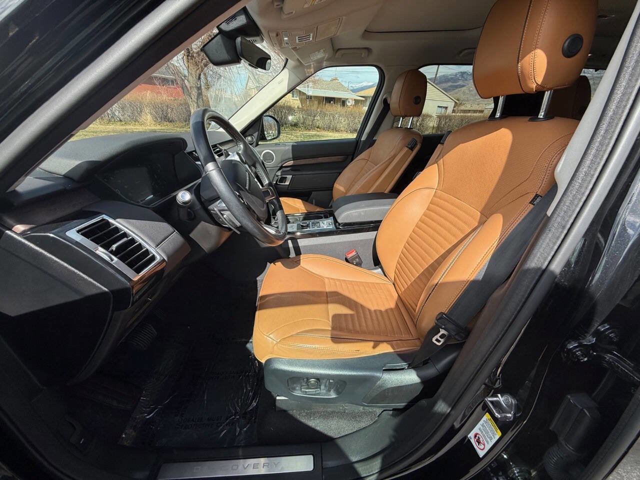 Used 2020 Land Rover Discovery HSE image 10