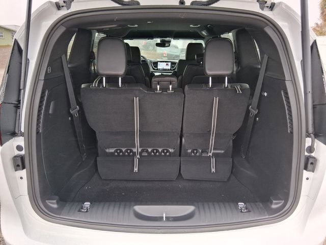 Used 2026 Chrysler Pacifica Select image 4