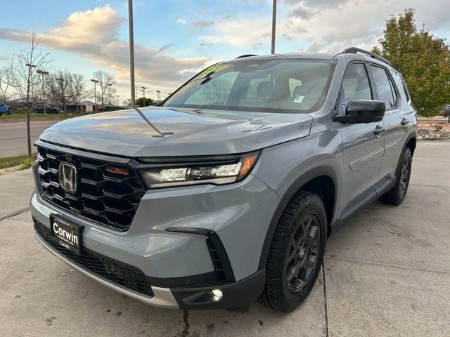 Used 2025 Honda Pilot TrailSport image 3