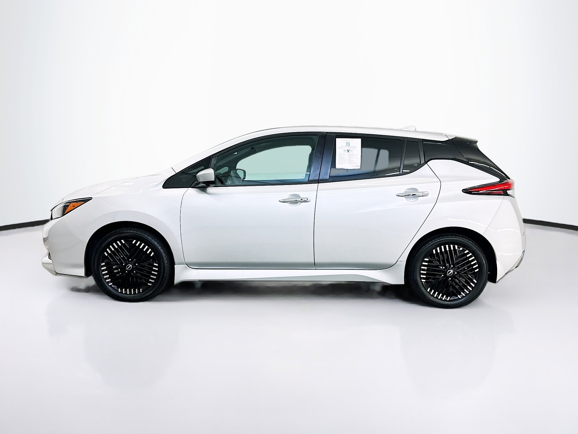 Used 2025 Nissan Leaf SV Plus FWD image 4