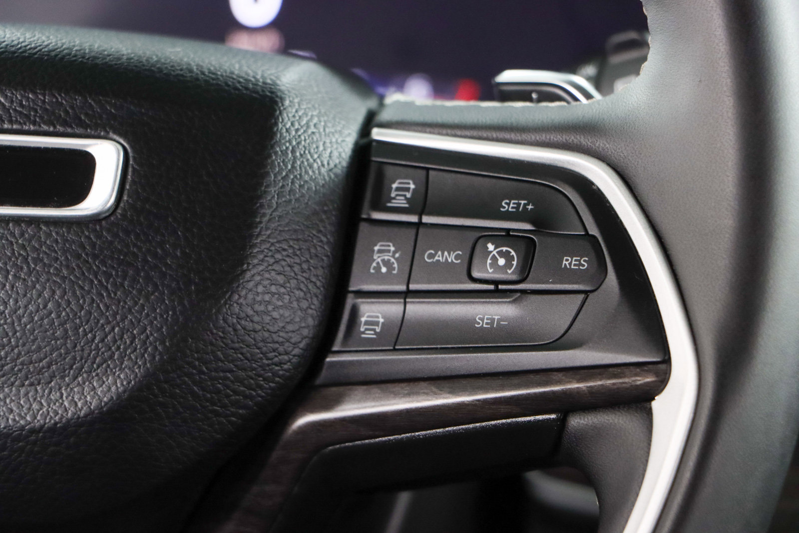 Used 2023 Jeep Grand Cherokee Limited w/ Luxury Tech Group II image 14