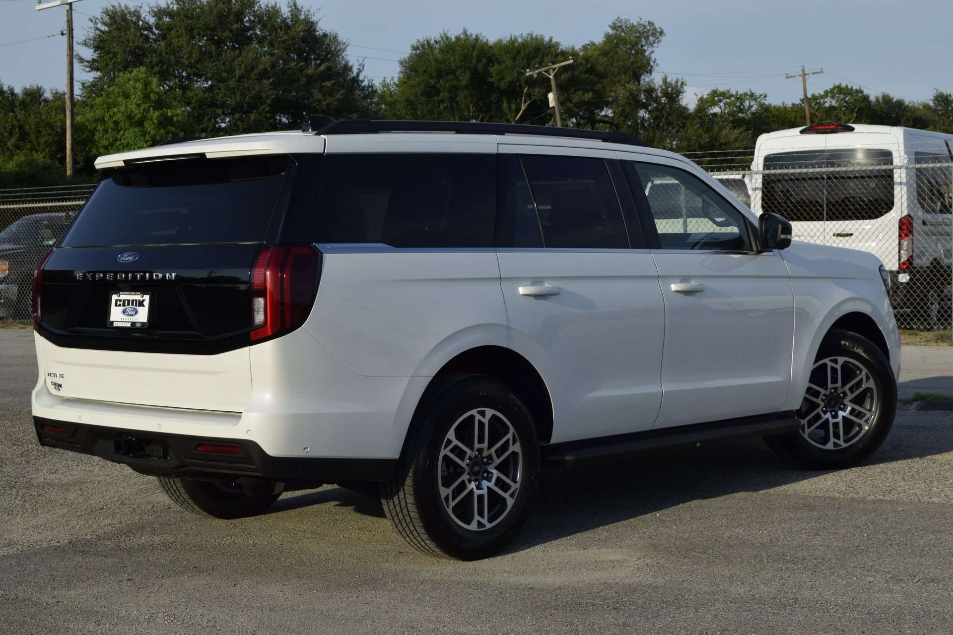 New 2025 Ford Expedition Active image 6