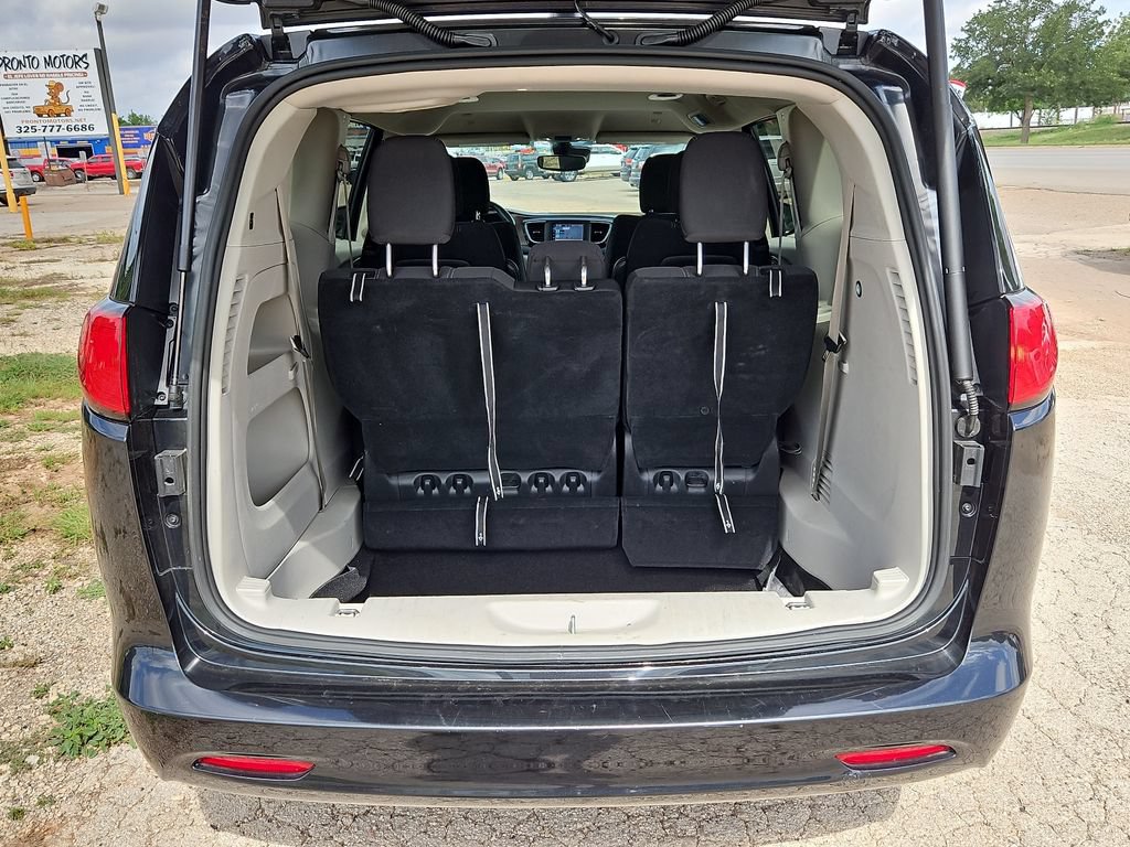 Used 2023 Chrysler Voyager LX FWD image 15