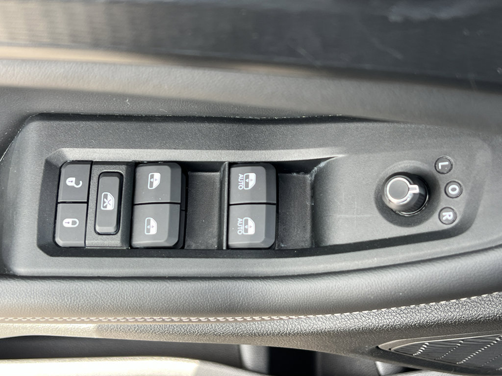 Used 2024 Jeep Grand Cherokee Altitude image 12