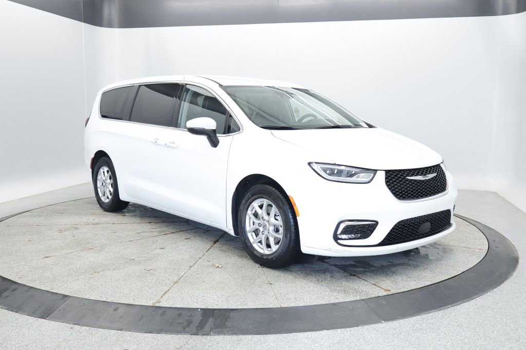 Certified 2023 Chrysler Pacifica Touring-L FWD image 10