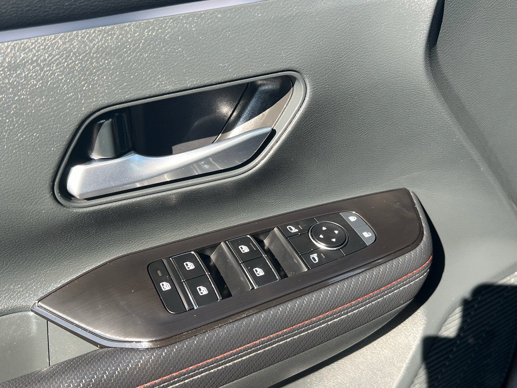 Used 2025 Nissan Kicks SR FWD image 18