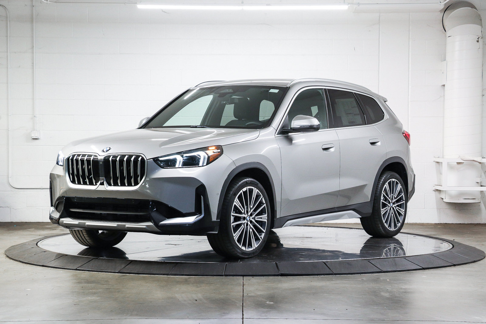 New 2026 BMW X1 xDrive28i w/ Technology Package AWD/4WD image 3