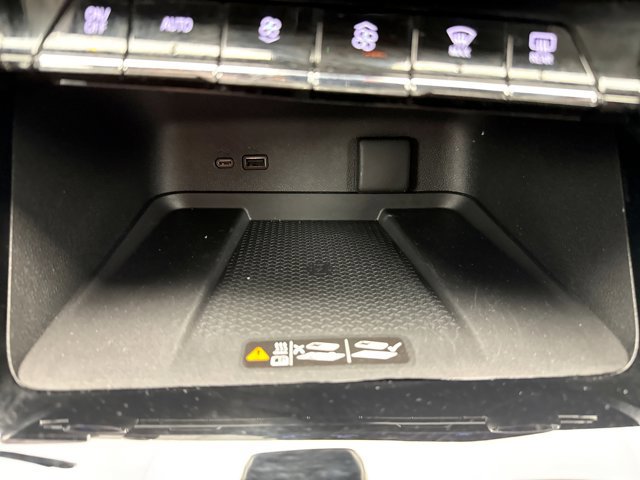 Used 2024 Chevrolet Traverse RS w/ LPO, Floor Liner Package AWD/4WD image 17
