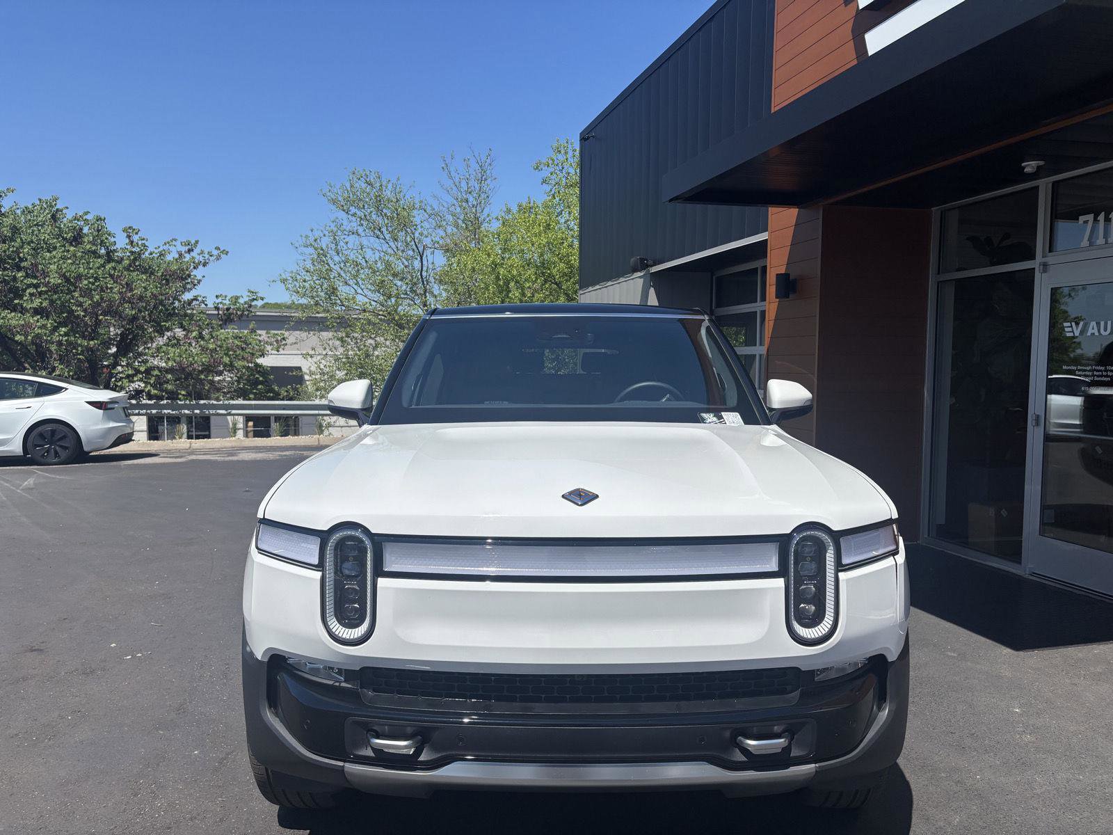 Used 2023 Rivian R1S Adventure AWD/4WD image 3