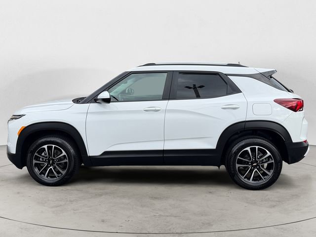 Used 2025 Chevrolet TrailBlazer LT AWD/4WD image 2