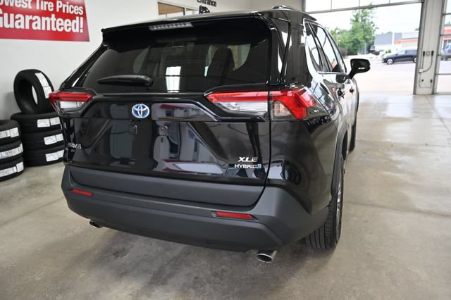 Used 2024 Toyota RAV4 XLE AWD/4WD image 6
