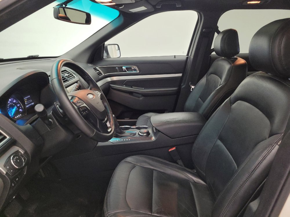 Used 2016 Ford Explorer XLT w/ Equipment Group 202A AWD/4WD image 17