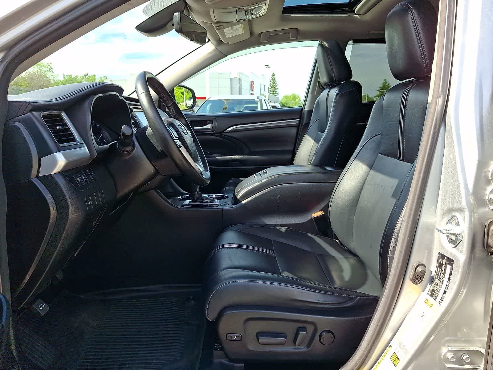 Used 2017 Toyota Highlander SE AWD/4WD image 18