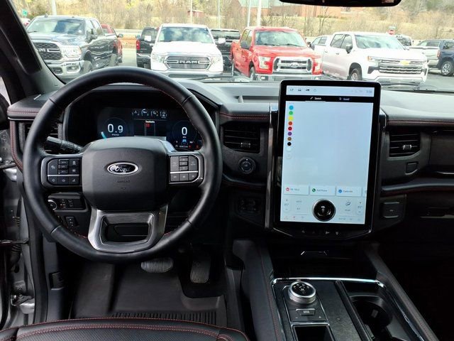 Used 2024 Ford Expedition Limited image 7