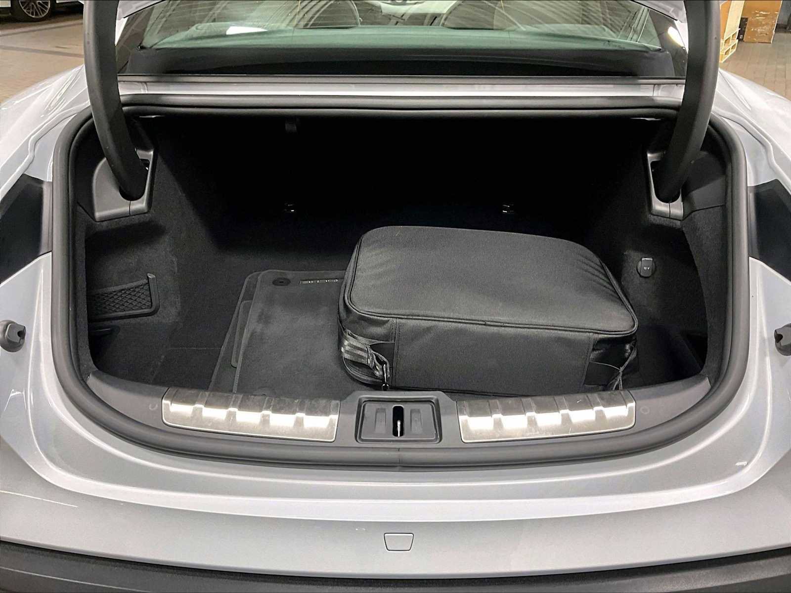 Used 2022 Porsche Taycan Turbo S image 38