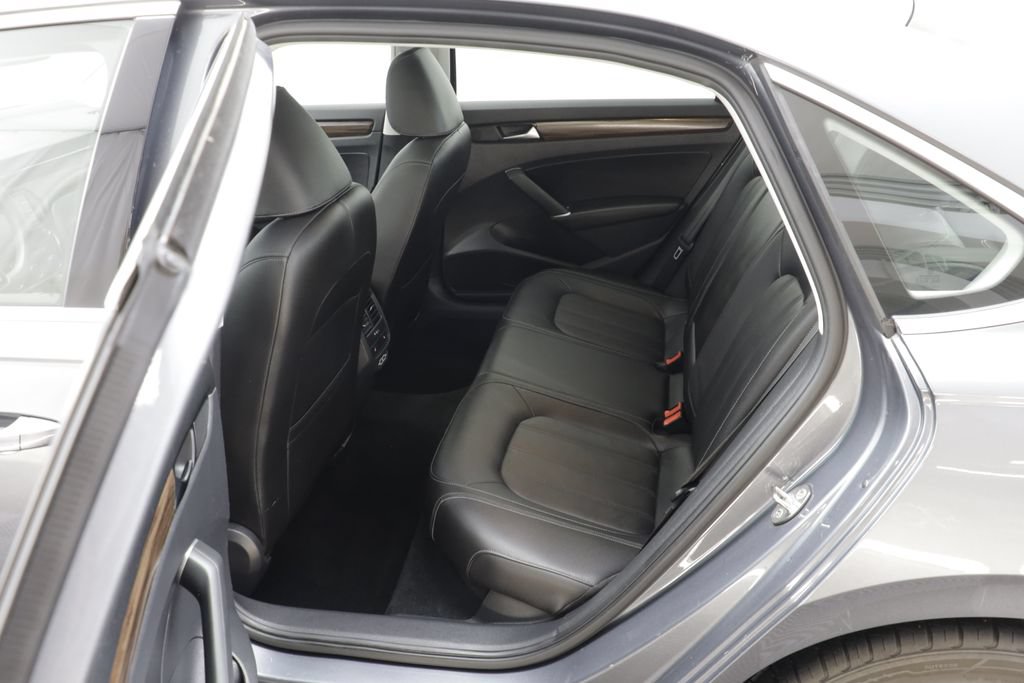 Used 2022 Volkswagen Passat 2.0T FWD image 14