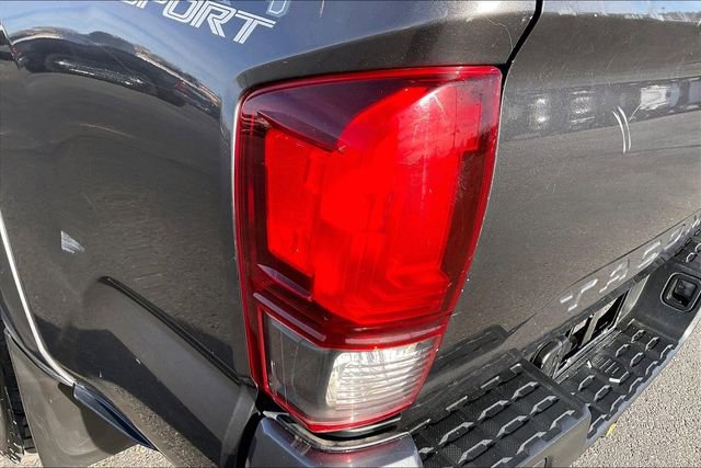 Used 2018 Toyota Tacoma TRD Sport image 32