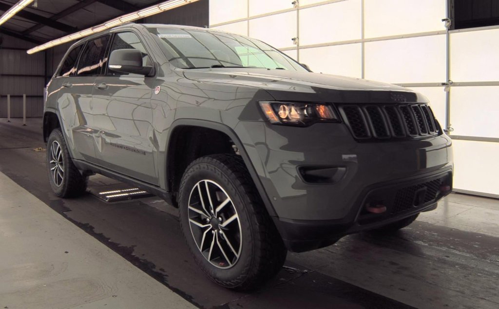 Used 2021 Jeep Grand Cherokee Trailhawk image 2