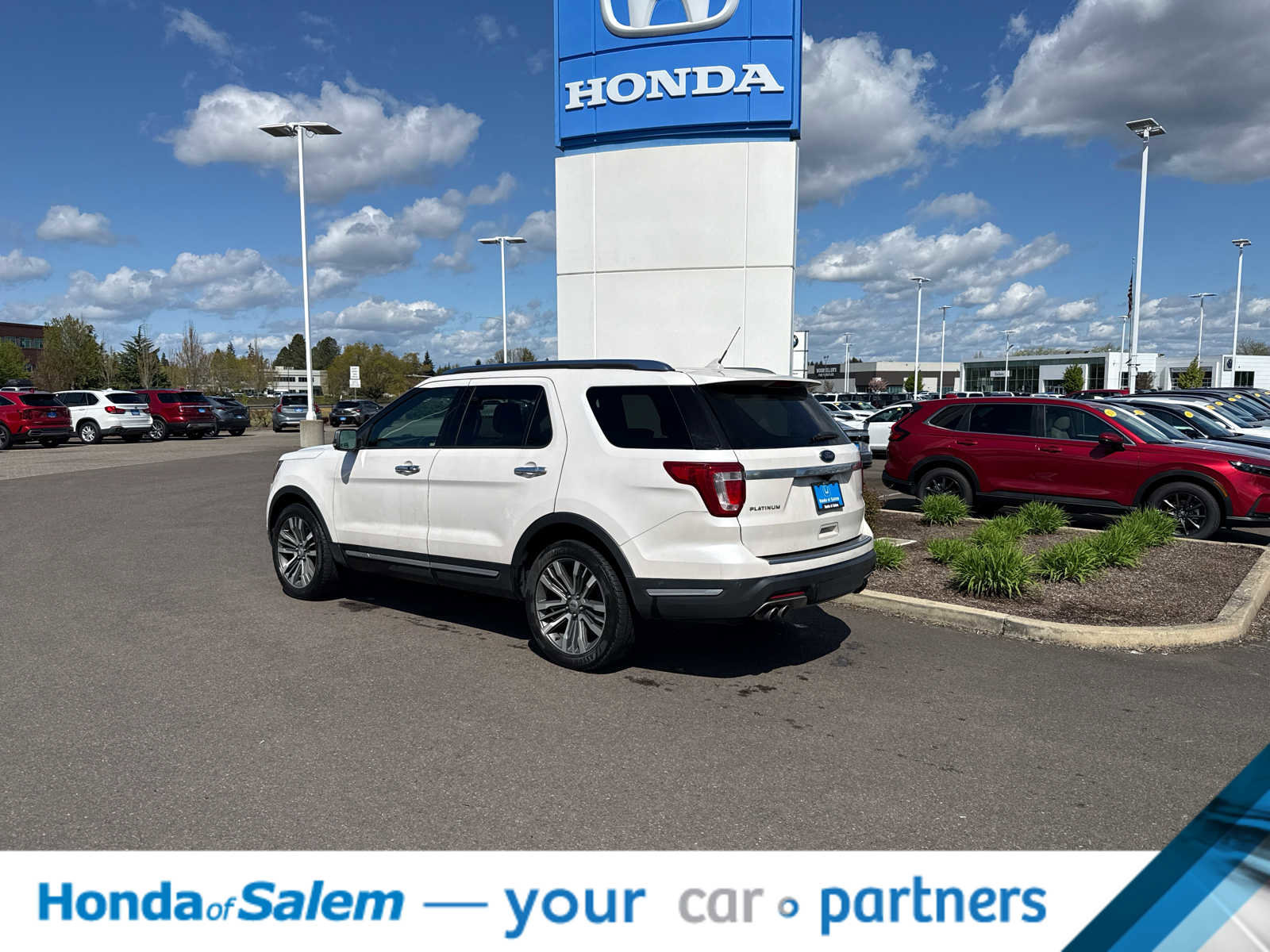 Used 2018 Ford Explorer Platinum AWD/4WD image 4